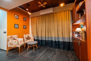 In-room safe, desk, soundproofing, bed sheets