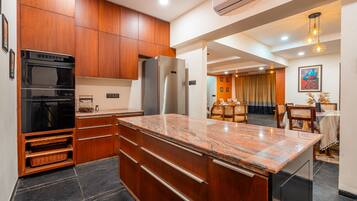 Premium Room | In-room safe, desk, soundproofing, bed sheets