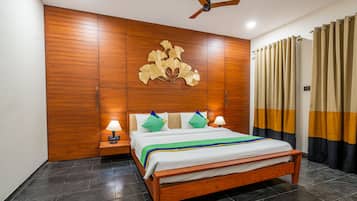 Premium Room | In-room safe, desk, soundproofing, bed sheets