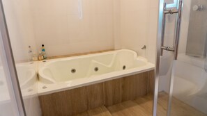Dusche, Handtücher, Seife, Shampoo
