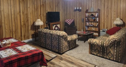 3 Bdr Getaway Hunters, Fishermen, Racers Vendors parking for your equipment!