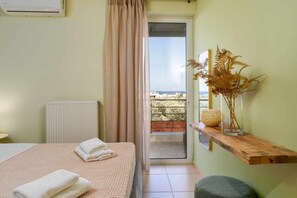 3 bedrooms, in-room safe, iron/ironing board, free WiFi - Papida Grande villa,private pool,near beach (Pigi)