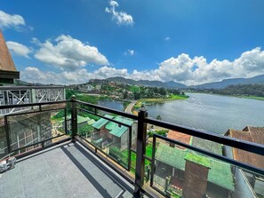 Habitación doble Deluxe, 1 cama King size, hidromasaje, vista al lago | Vista del balcón