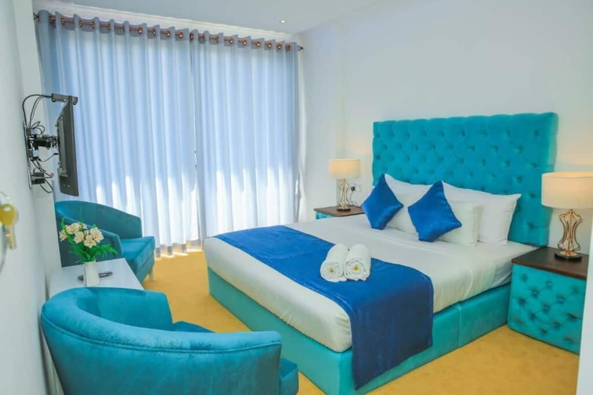 Superior-Doppelzimmer, 1 King-Bett, Balkon, Seeblick | Bettwäsche aus ägyptischer Baumwolle, hochwertige Bettwaren