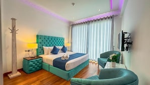 Deluxe Double Room, 1 King Bed, Jetted Tub, Lake View | Egyptian cotton sheets, premium bedding, WiFi (free), bed sheets