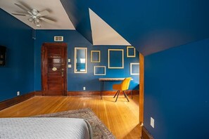 1 bedroom, desk, iron/ironing board, WiFi - Charming Room in Historic BnB - Rm6 (Seattle)