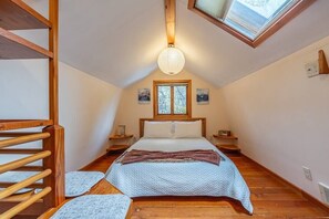 1 bedroom, WiFi, bed sheets - Charming two-level retreat (Seattle)