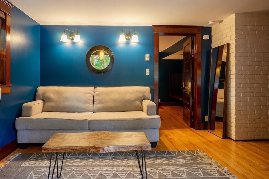 Charming 1bd Suite In Cap Hill - With Parking - Seattle, WA