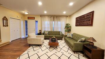 Älytelevisio, takka, tietokoneen näyttö