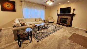 Älytelevisio, takka, tietokoneen näyttö