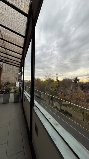 Premier Room | Terrace/patio - BHB Hotel Boutique (Santiago)