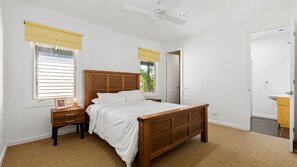 3 室のベッドルーム、アイロン / アイロン台、WiFi 、ベッドシーツ