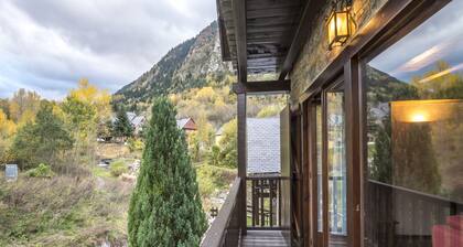 Casa Pujo by Totiaran, for 6 adults, in Salardu, 5 km from Baqueira
