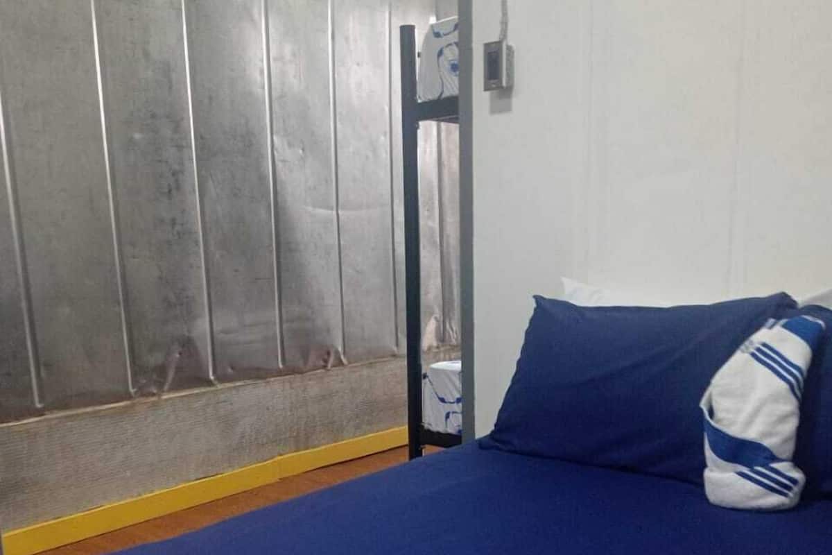 Standaard tweepersoonskamer, Meerdere bedden, uitzicht op tuin | Luxe beddengoed, een kluis op de kamer, verduisterende gordijnen