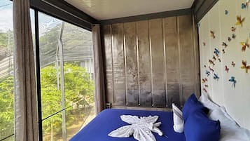Doppia Standard, letti multipli, vista giardino | Vista dalla camera