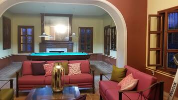 32-inch Smart TV with digital channels, Netflix, streaming services