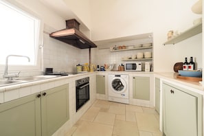 Refrigerador, horno, placa de cocina, lavavajillas