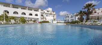 Sagres Surf Retreat: Steps to Praia da Mareta