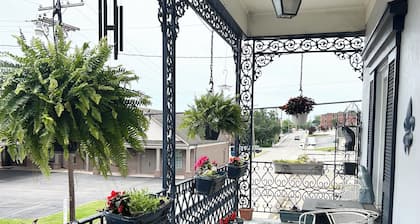 New Orleans inspired 2bed/2bath in the heart of Historic District Sweetwater