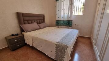 1 dormitorio, tabla de planchar con plancha, wifi gratis y ropa de cama