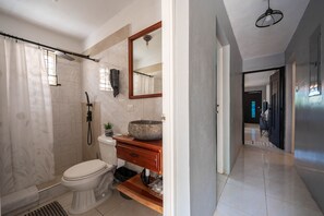 Deluxe Bungalow | Bathroom