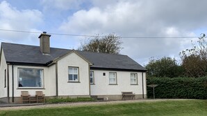 Unclassified image, 4 of 10, button - Captivating 3-bed Cottage in Port na Blagh (Portnablagh)