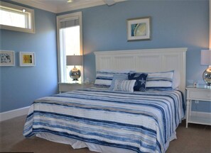 6 Schlafzimmer, Schreibtisch, Bügeleisen/Bügelbrett, Reisekinderbett