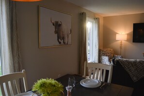 Interior - Family friendly neighbourhood (Kingston)