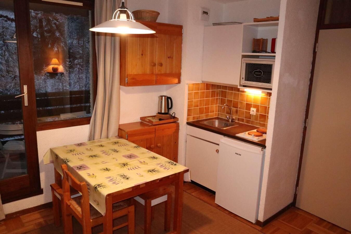 Fridge, oven, coffee/tea maker