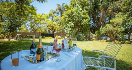 Harare Deluxe Homes- Grey-Suite
Self contained studio with workspace and wifi