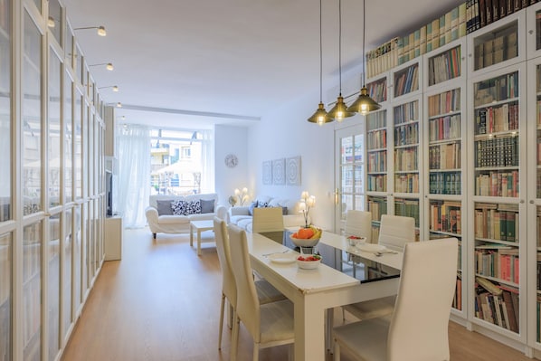 Dining - Apartment with private terrace, 3 bedrooms, Eixample (Barcelona)