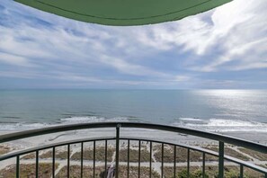 Property grounds - Oceanfront Penthouse, Amazing Views, Walk to Conv Center, Attractions & Dining (Myrtle Beach)