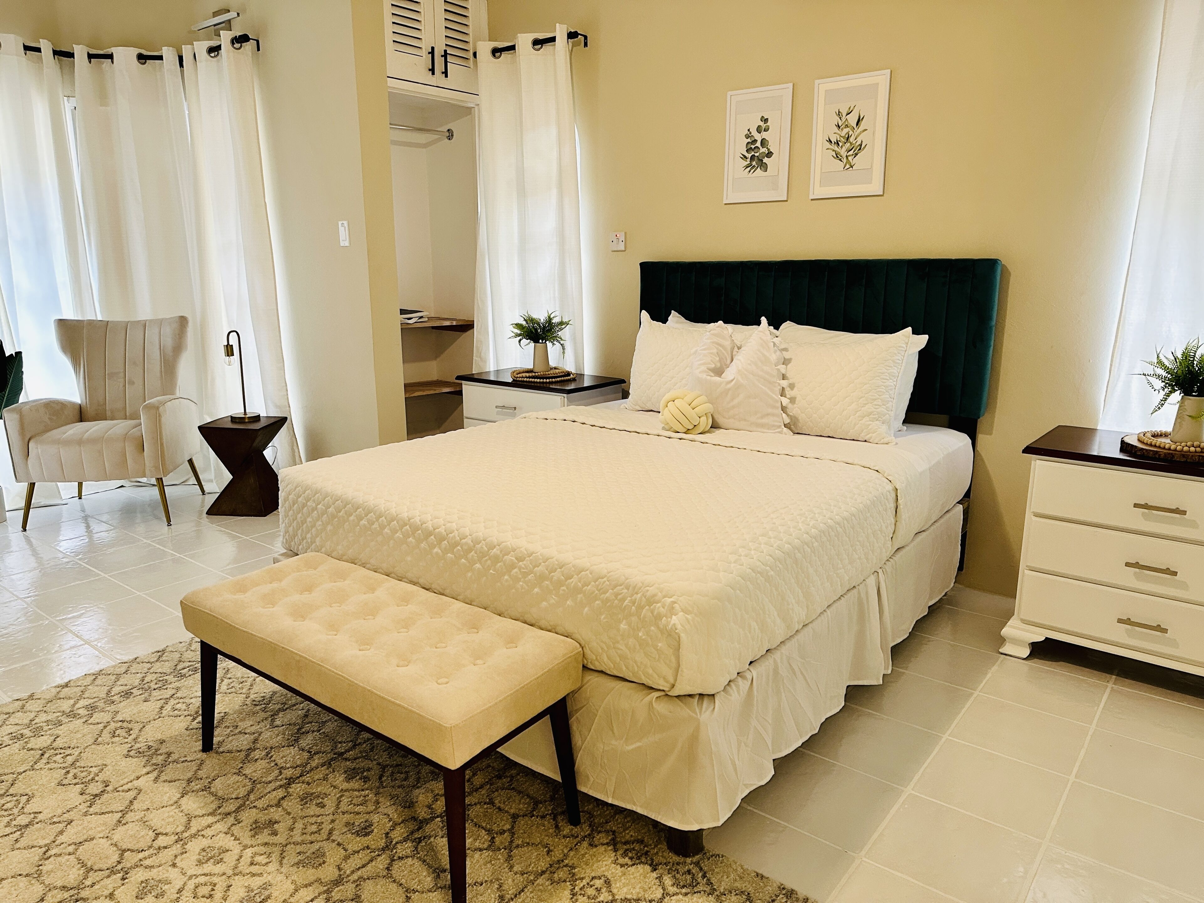 2 habitaciones, tabla de planchar con plancha, wifi y ropa de cama 