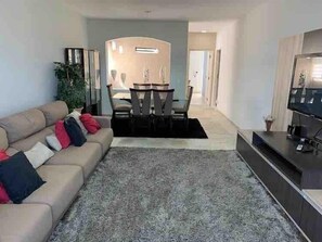 Deluxe Villa | Living area