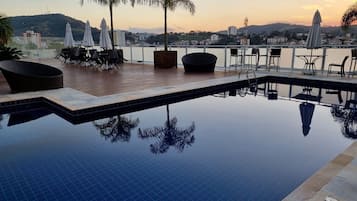 Vila Deluks | Kolam renang | Kolam renang outdoor
