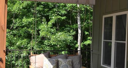 4 Bedroom Luxury: CLOSE to SKI LODGE - PoolTable-Outdoor Fireplace-Views-PS5