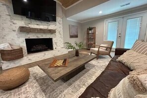 Televisión, chimenea