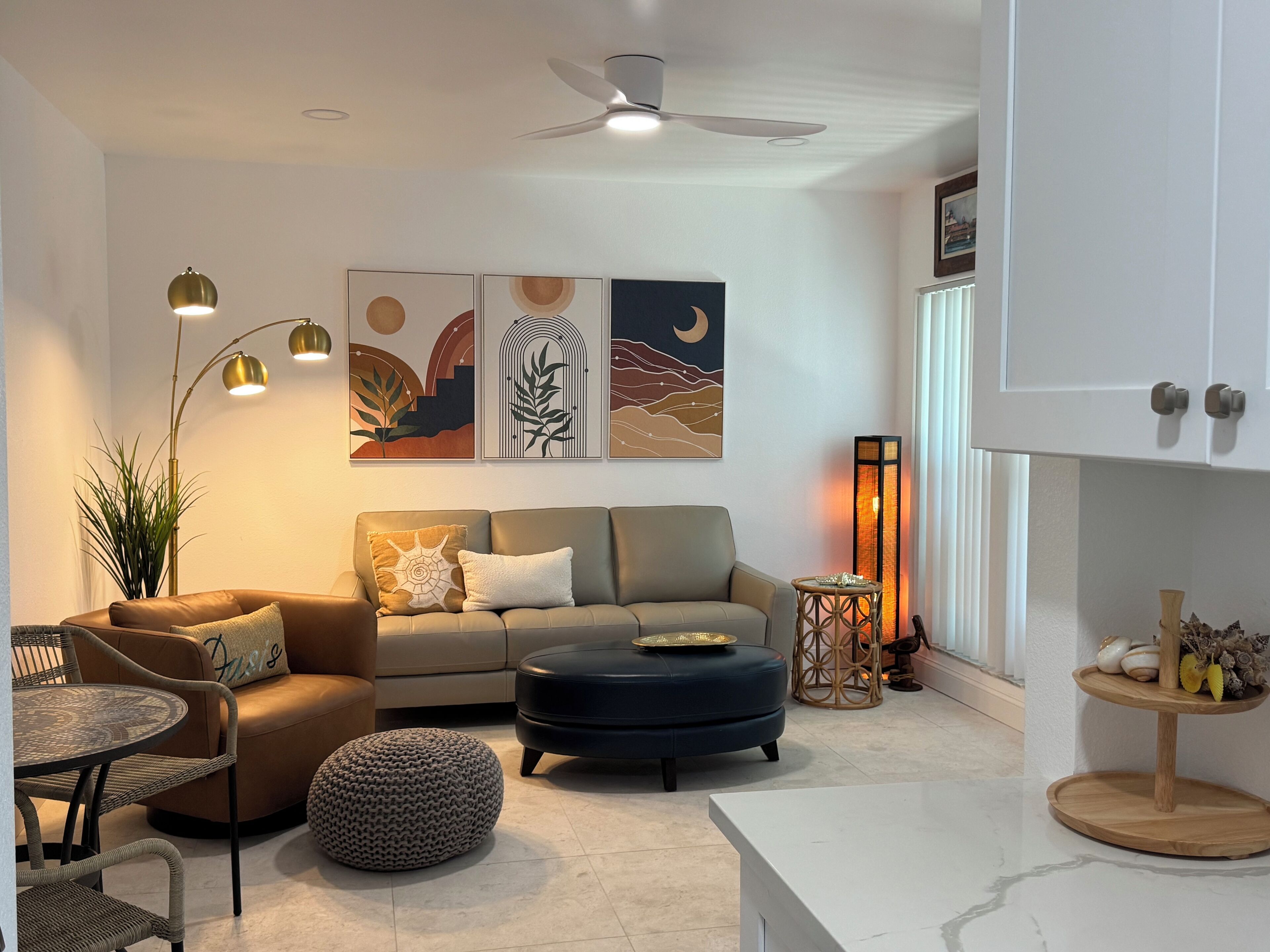 Mad Pearl Waterfront, Totally Renovated Ground Floor. 2 Pools. 1 Block To Beach - Redington Beach, FL