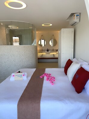 4 chambres, coffre-fort, fer et planche à repasser, lit de bébé portatif