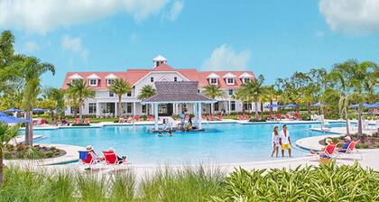 Beachy cottage just minutes from Downtown Naples and the beaches!