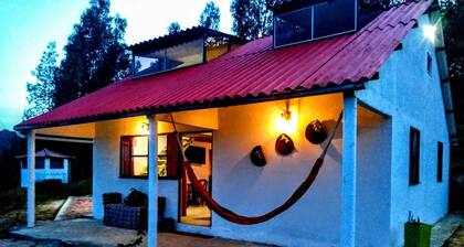 Hermosa Cabaña con un Bello Mirador, Llena de Tranquilidad y Confort