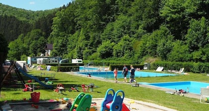 Grand Chalet am Bergflüsschen mit Kickertisch, Sauna & Waldschwimm-bad