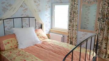 7 Schlafzimmer, Bügeleisen/Bügelbrett, Reisekinderbett, kostenloses WLAN