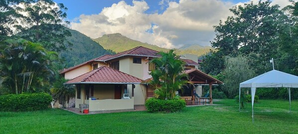 Façana frontal de l'allotjament