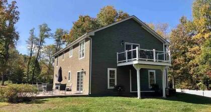 Beautiful, Spacious, 5 Acre Hudson Valley Family Retreat