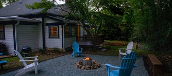 The Cozy Bungalow - Official Historic Home Near UNC!