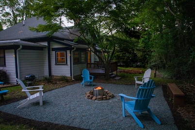 The Cozy Bungalow - Official Historic Home Near UNC!