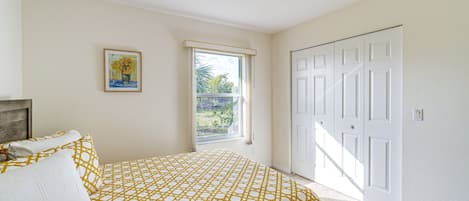Bedroom 3 | King Bed