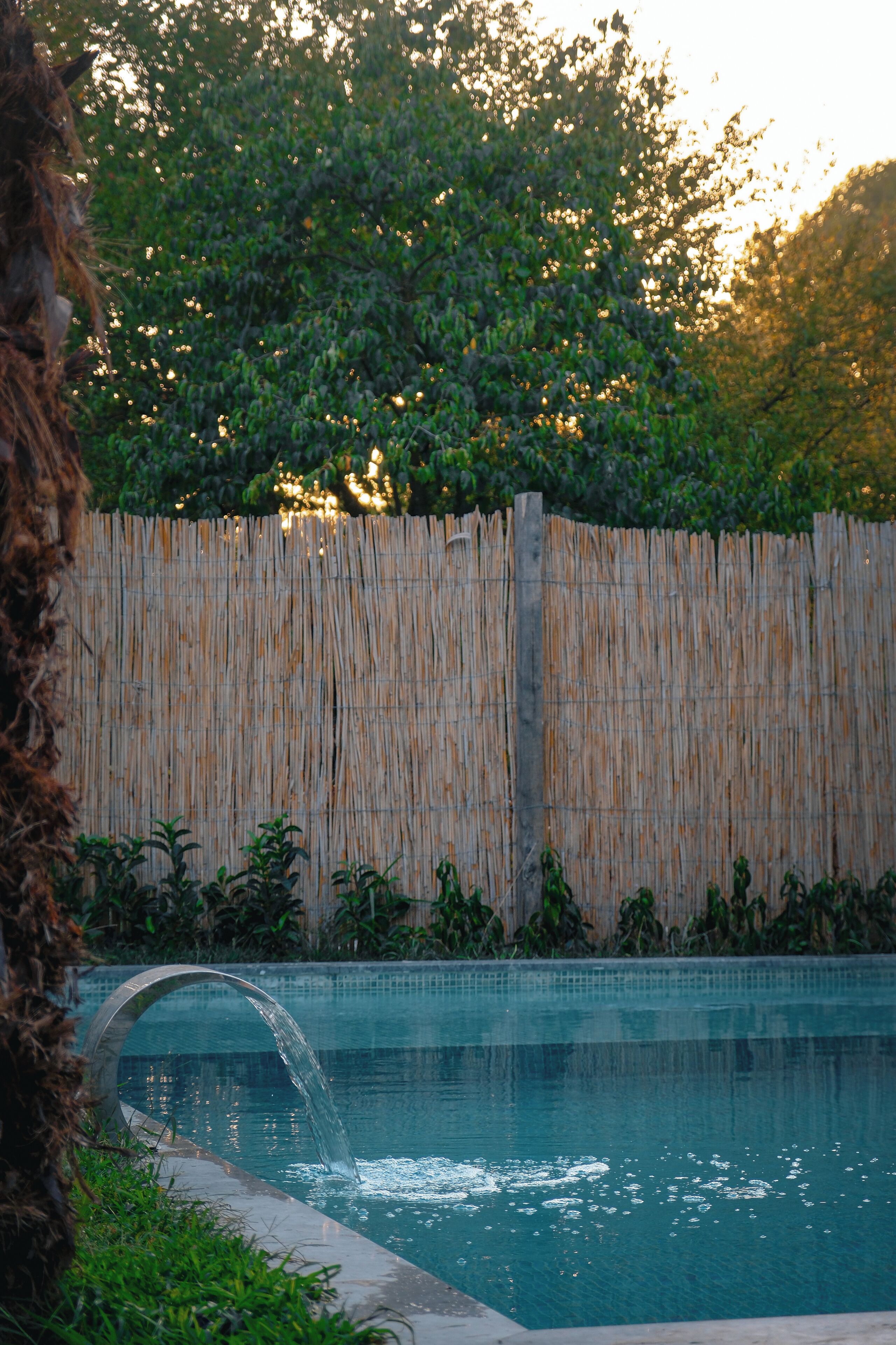 2 outdoor pools, a heated pool, open open 24 hours, sun loungers