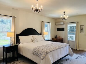 5 bedrooms, desk, iron/ironing board, travel cot